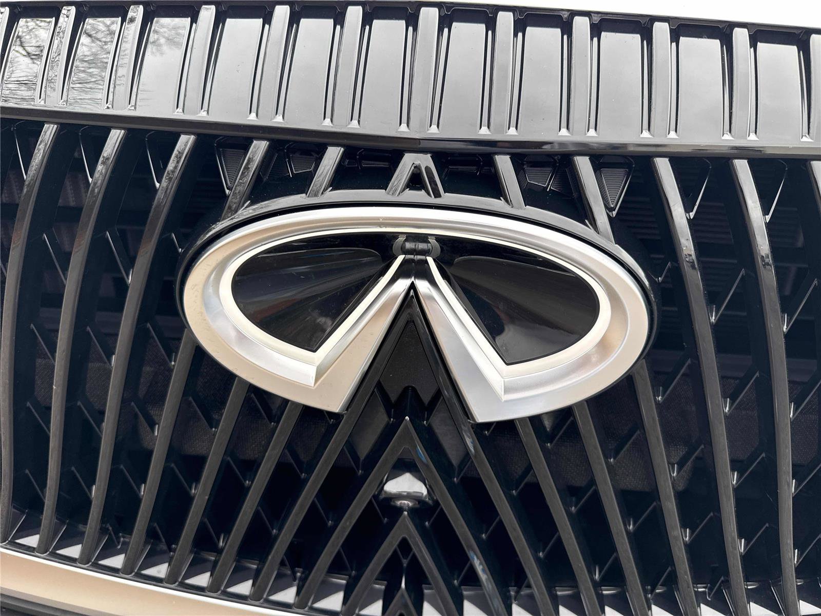 Certified 2025 INFINITI QX80 Sensory image 35