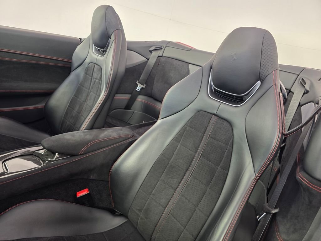 Used 2022 Ferrari Portofino M RWD image 12