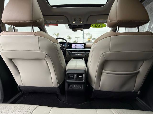 Certified 2025 Nissan Murano Platinum w/ Cargo Package image 14