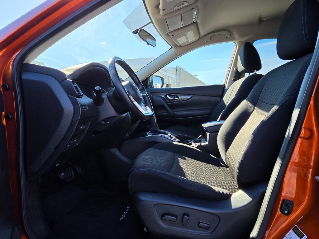 Used 2018 Nissan Rogue SV w/ Premium Package AWD/4WD image 22