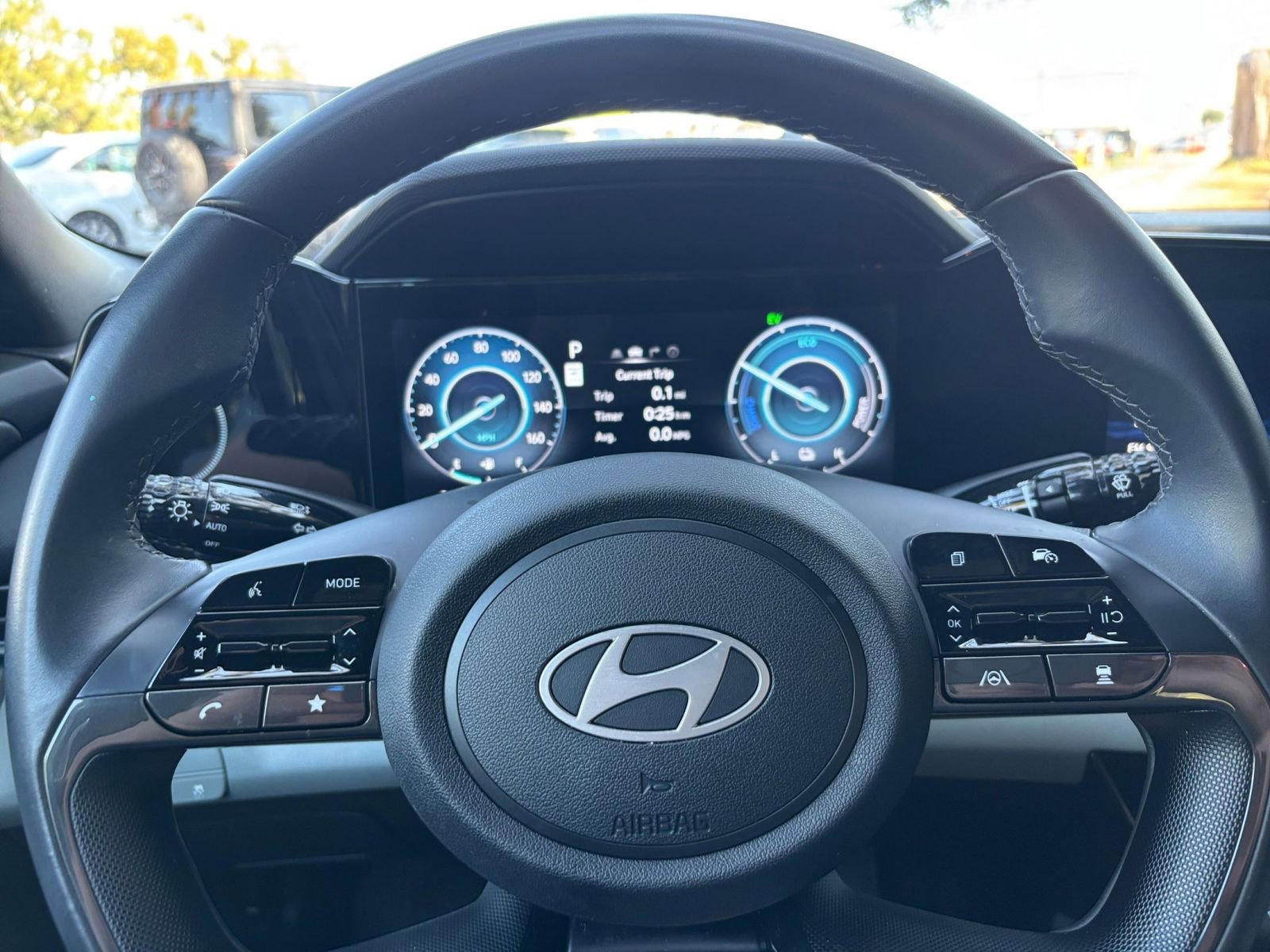 Used 2025 Hyundai Elantra Limited image 28