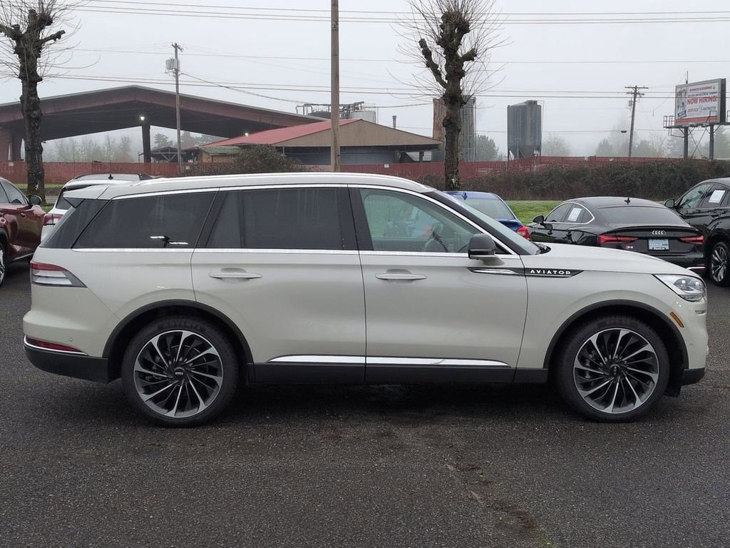 Used 2023 Lincoln Aviator Reserve w/ Equipment Group 201A image 6