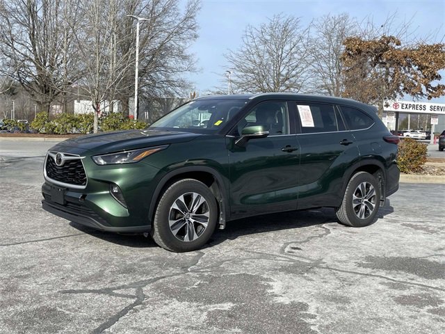 Used 2024 Toyota Highlander XLE image 1