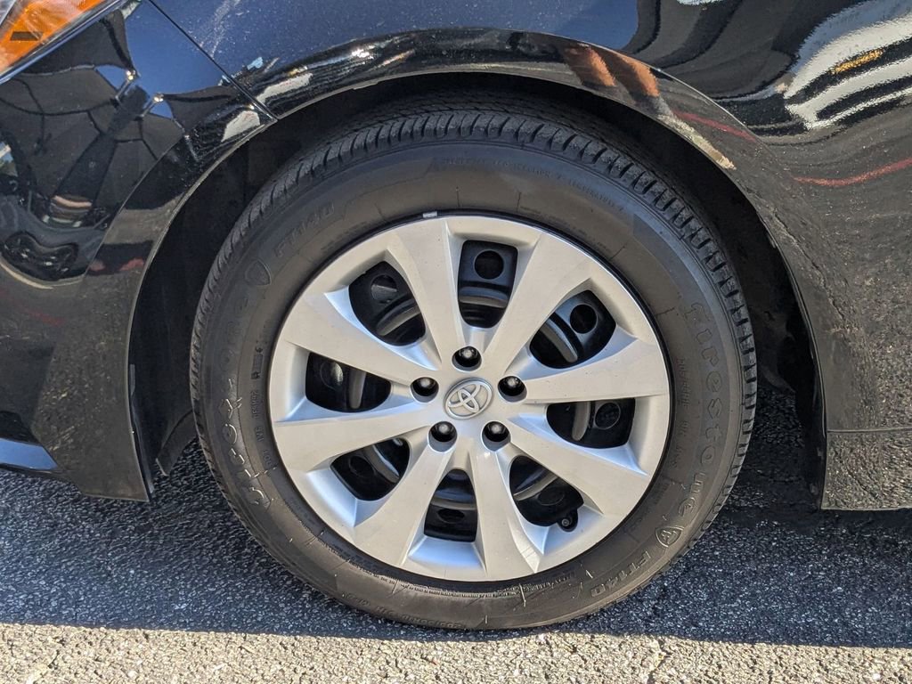 Used 2025 Toyota Corolla LE image 27