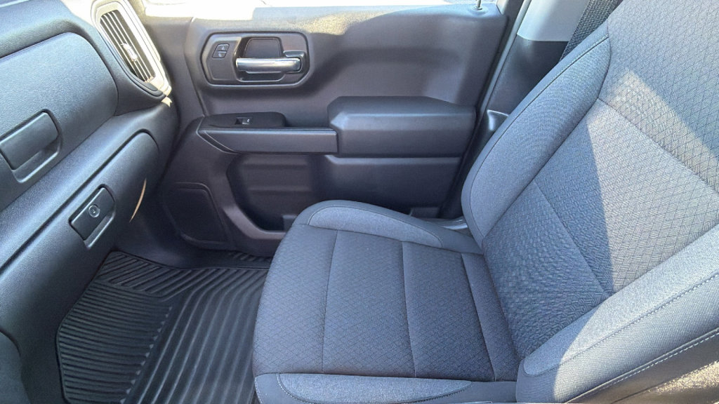 Used 2025 Chevrolet Silverado 1500 Custom image 12