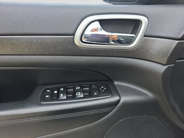 Used 2015 Jeep Grand Cherokee Altitude AWD/4WD image 10