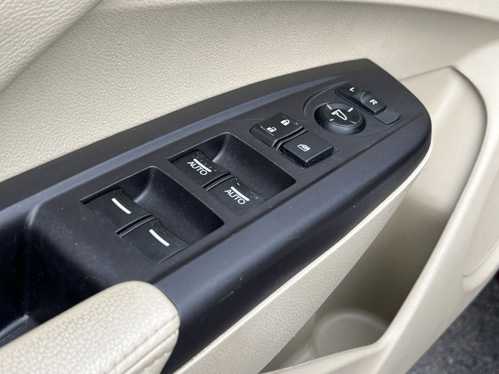 Used 2018 Acura RDX AWD w/ Advance Package image 16