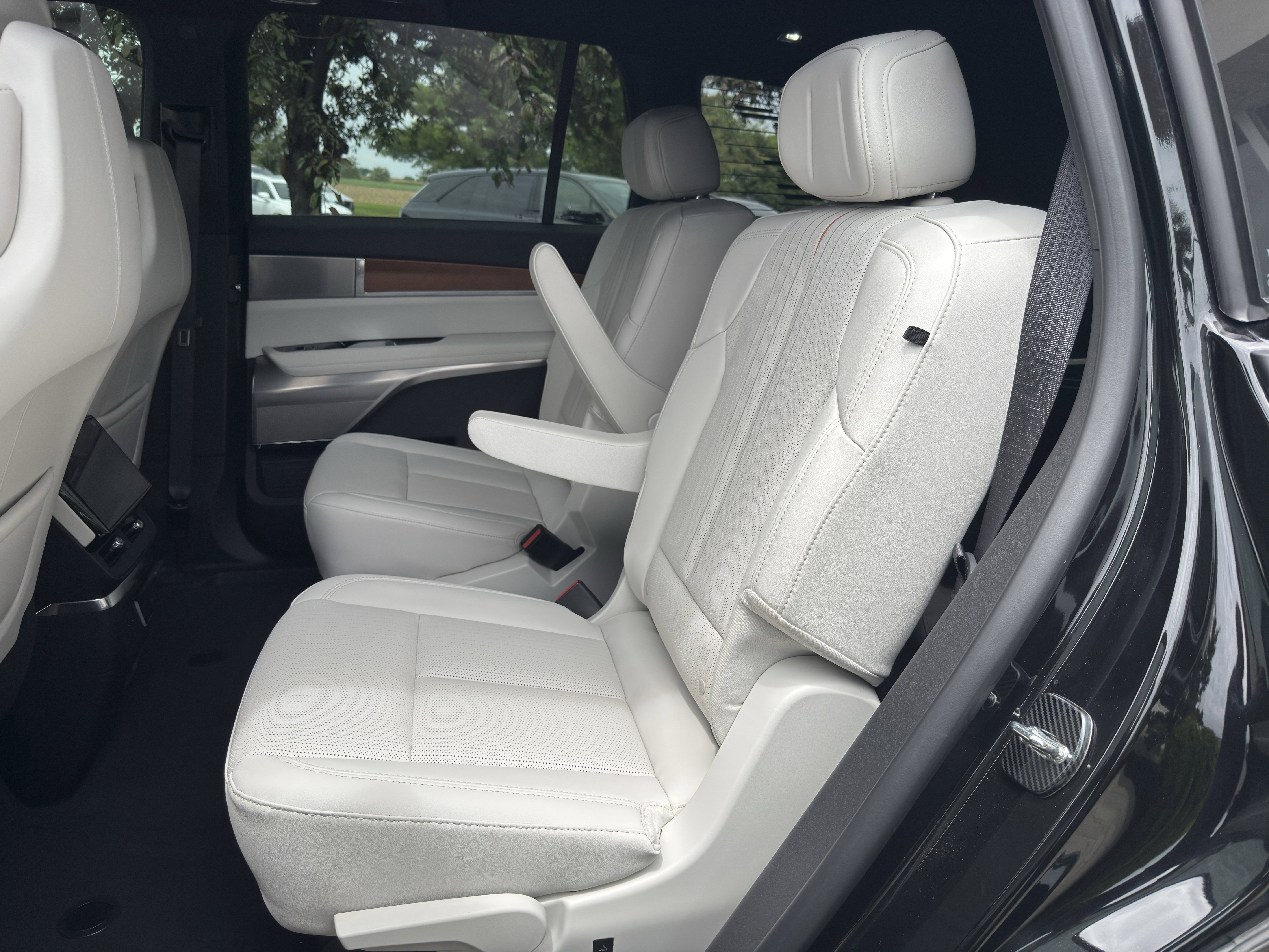 Used 2026 Cadillac Vistiq Sport w/ LPO, Floor Liner Package AWD/4WD image 24
