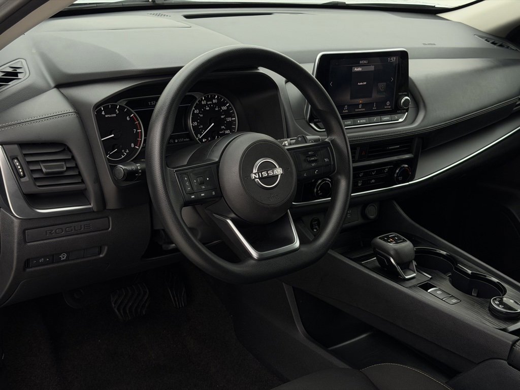 Used 2024 Nissan Rogue S image 11