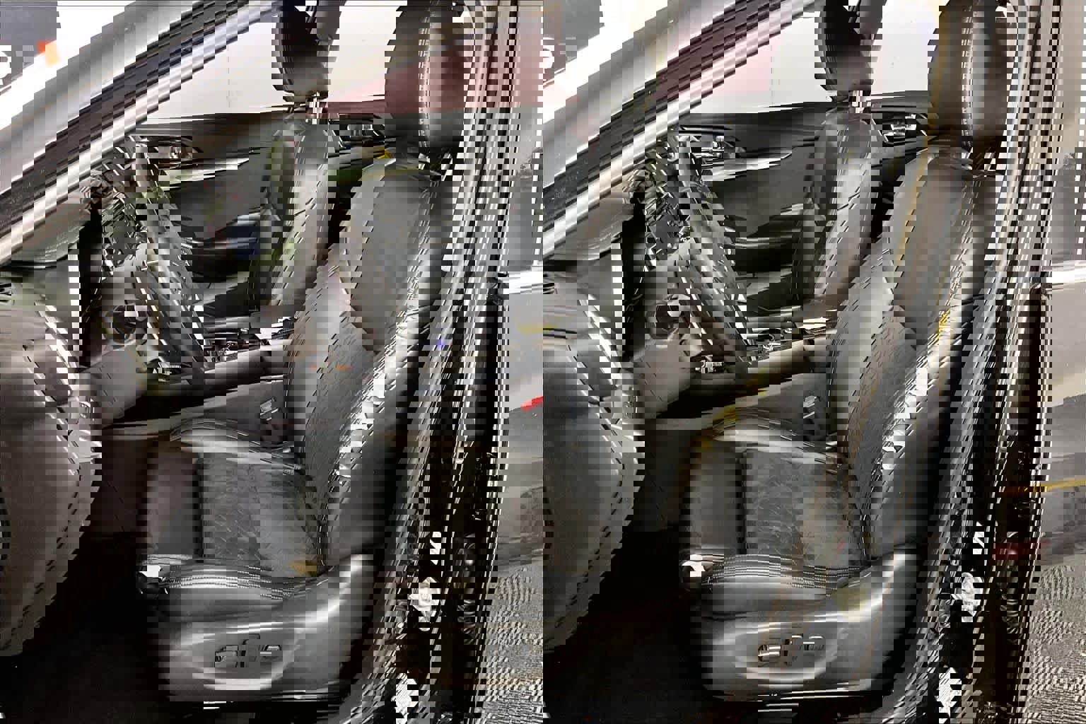 Used 2016 Nissan Maxima SR w/ Interior Lighting Package image 9