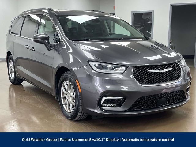Used 2021 Chrysler Pacifica Touring w/ Cold Weather Group FWD image 3