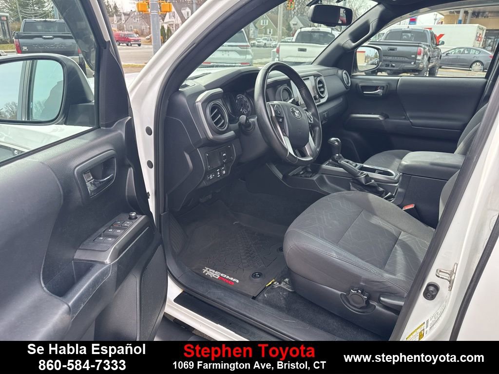Used 2017 Toyota Tacoma TRD Off-Road image 12