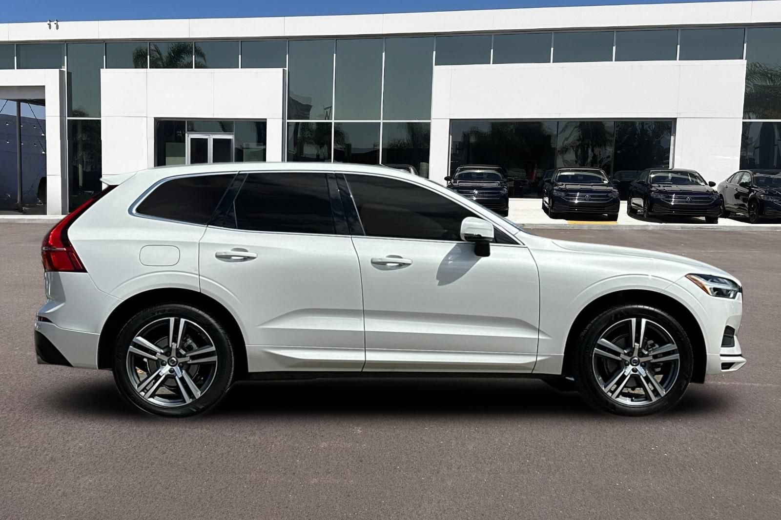 Used 2020 Volvo XC60 T5 Momentum w/ Protection Package Premier FWD image 2