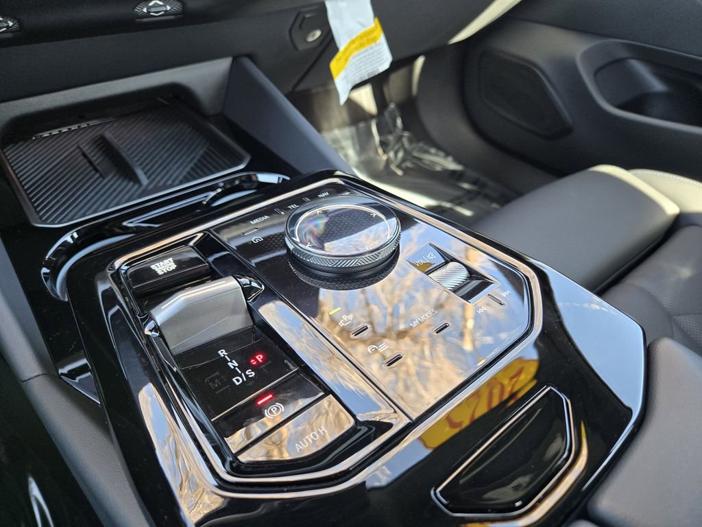 Certified 2025 BMW 530i xDrive w/ M Sport Package image 24