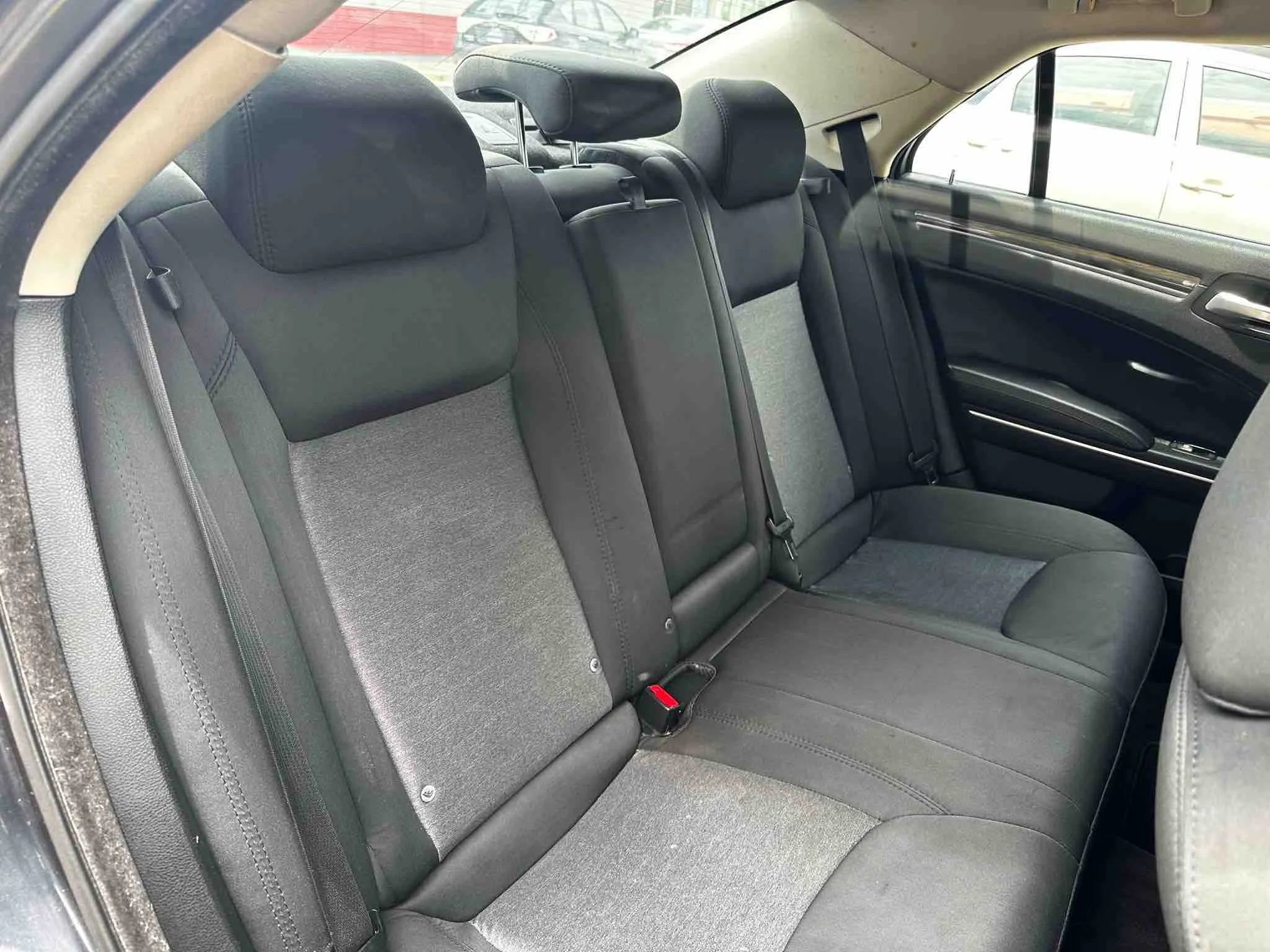 Used 2018 Chrysler 300 Touring w/ Driver Convenience Group image 46