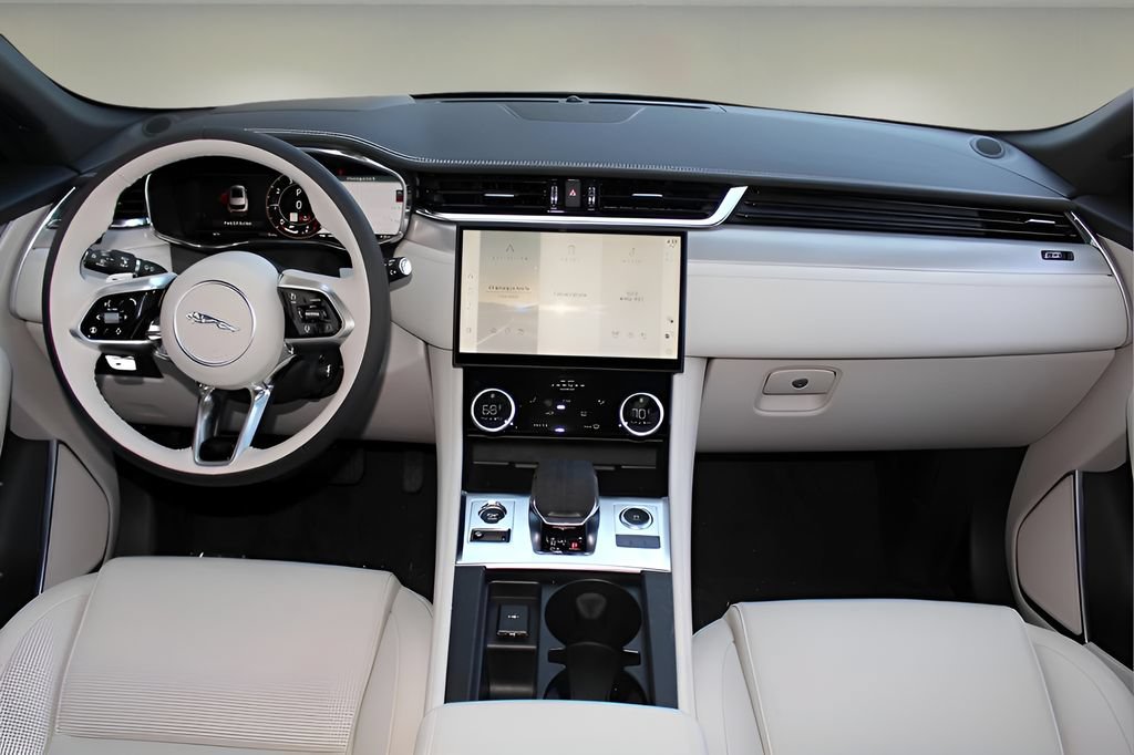Used 2026 Jaguar F-PACE R-Dynamic S AWD/4WD image 13