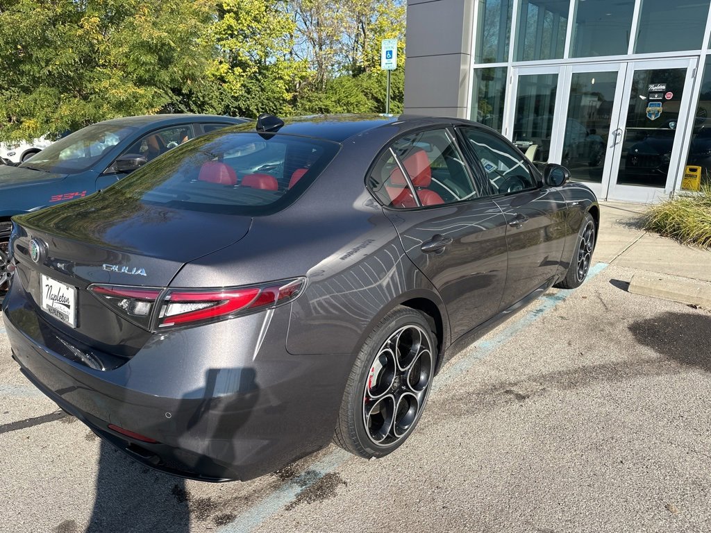 New 2025 Alfa Romeo Giulia AWD image 8