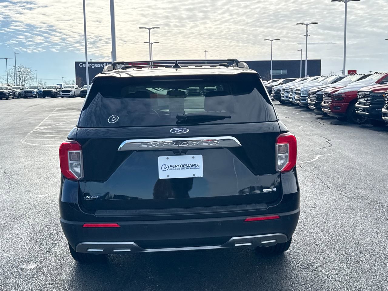 Used 2020 Ford Explorer XLT w/ Equipment Group 202A image 4