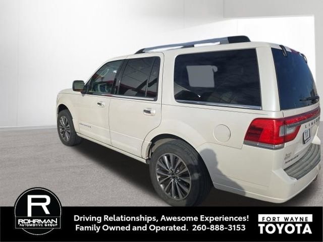 Used 2017 Lincoln Navigator Select image 3