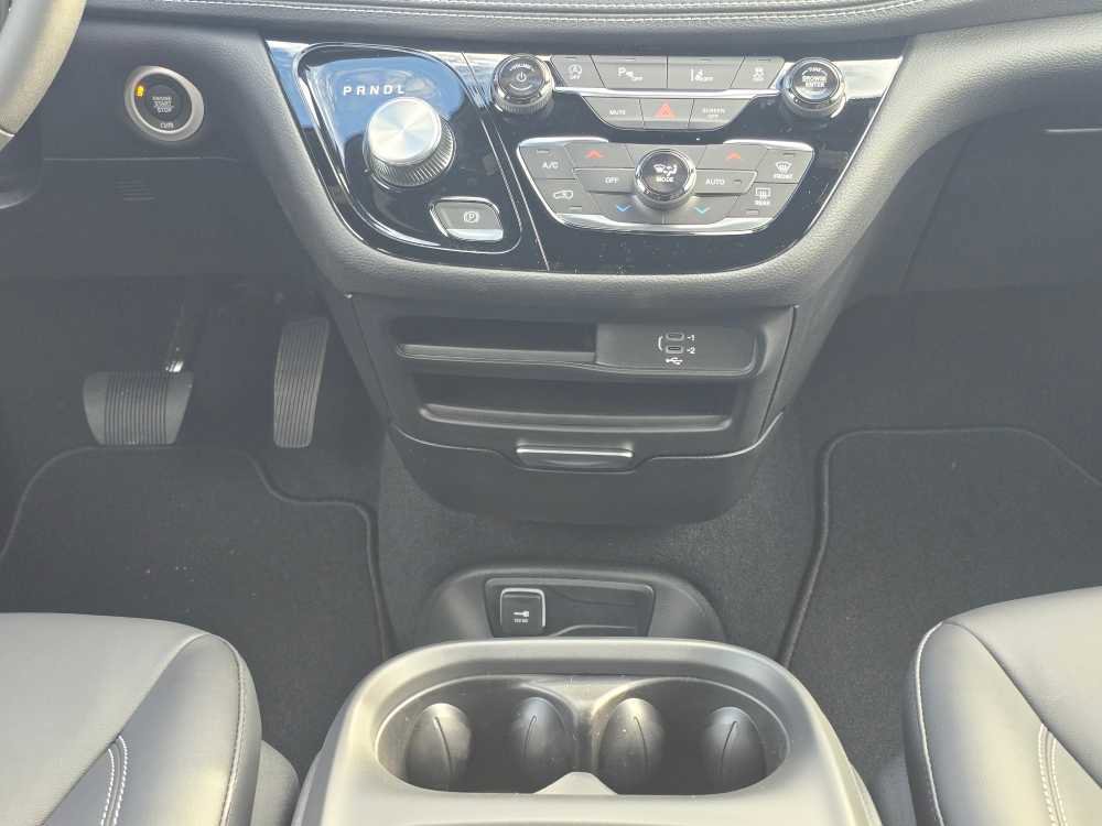 New 2026 Chrysler Pacifica Select AWD/4WD image 13