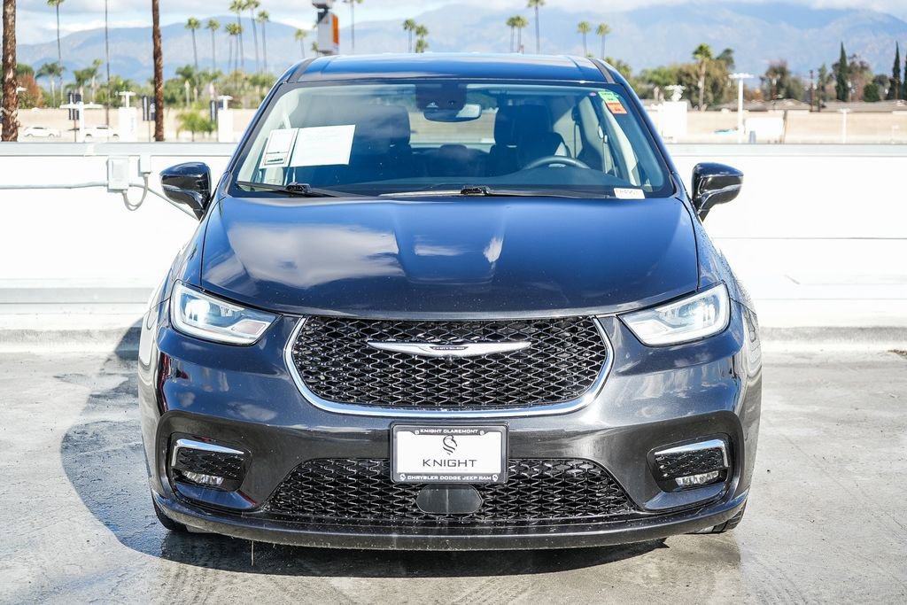 Certified 2024 Chrysler Pacifica Select image 3