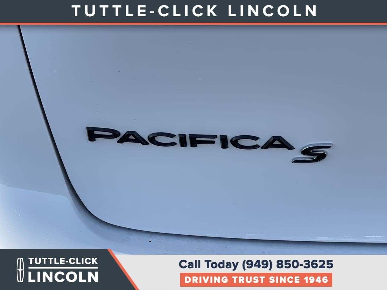 Used 2024 Chrysler Pacifica Limited w/ Uconnect Theater Family Group FWD image 8
