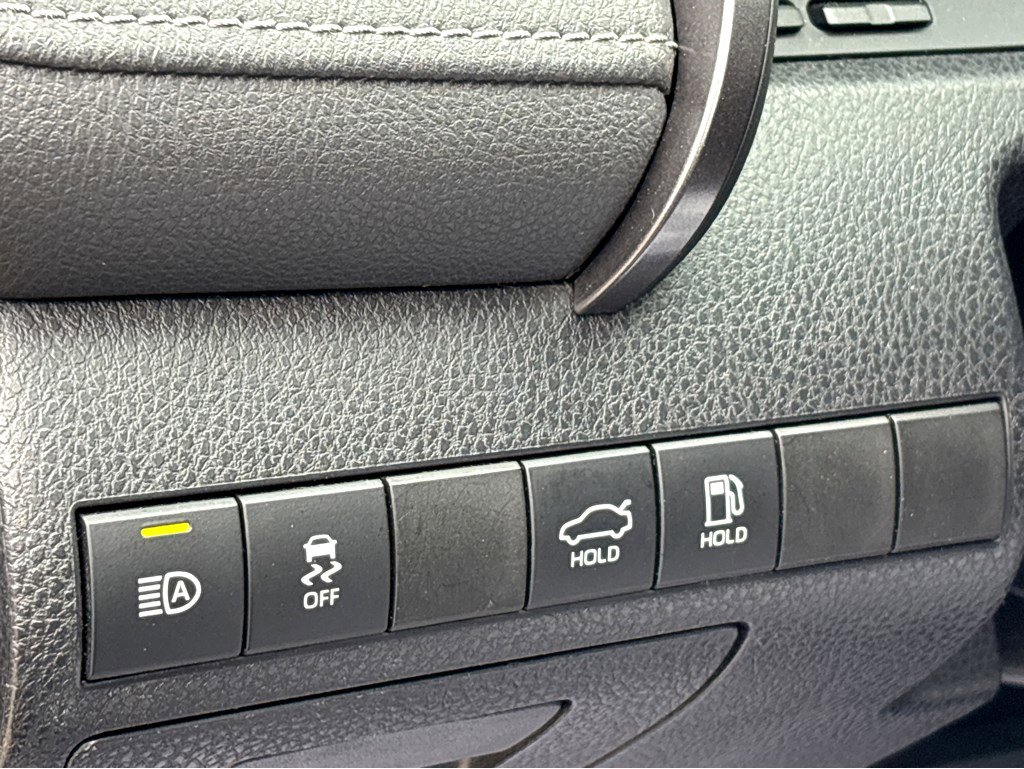 Used 2020 Toyota Camry SE image 11