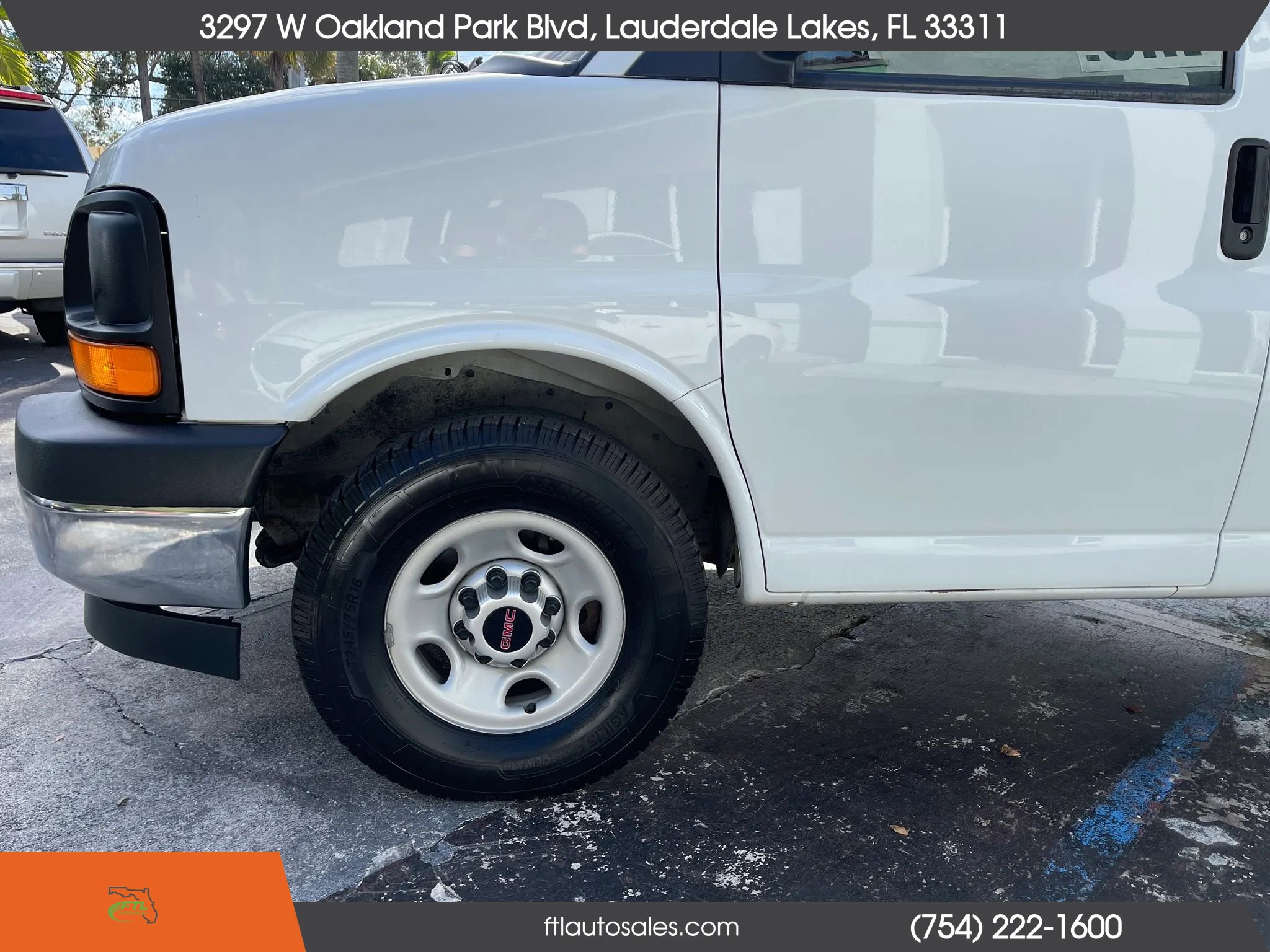 Used 2017 GMC Savana 3500 Extended image 18