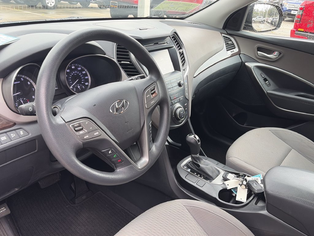 Used 2018 Hyundai Santa Fe SE w/ Cargo Package FWD image 10