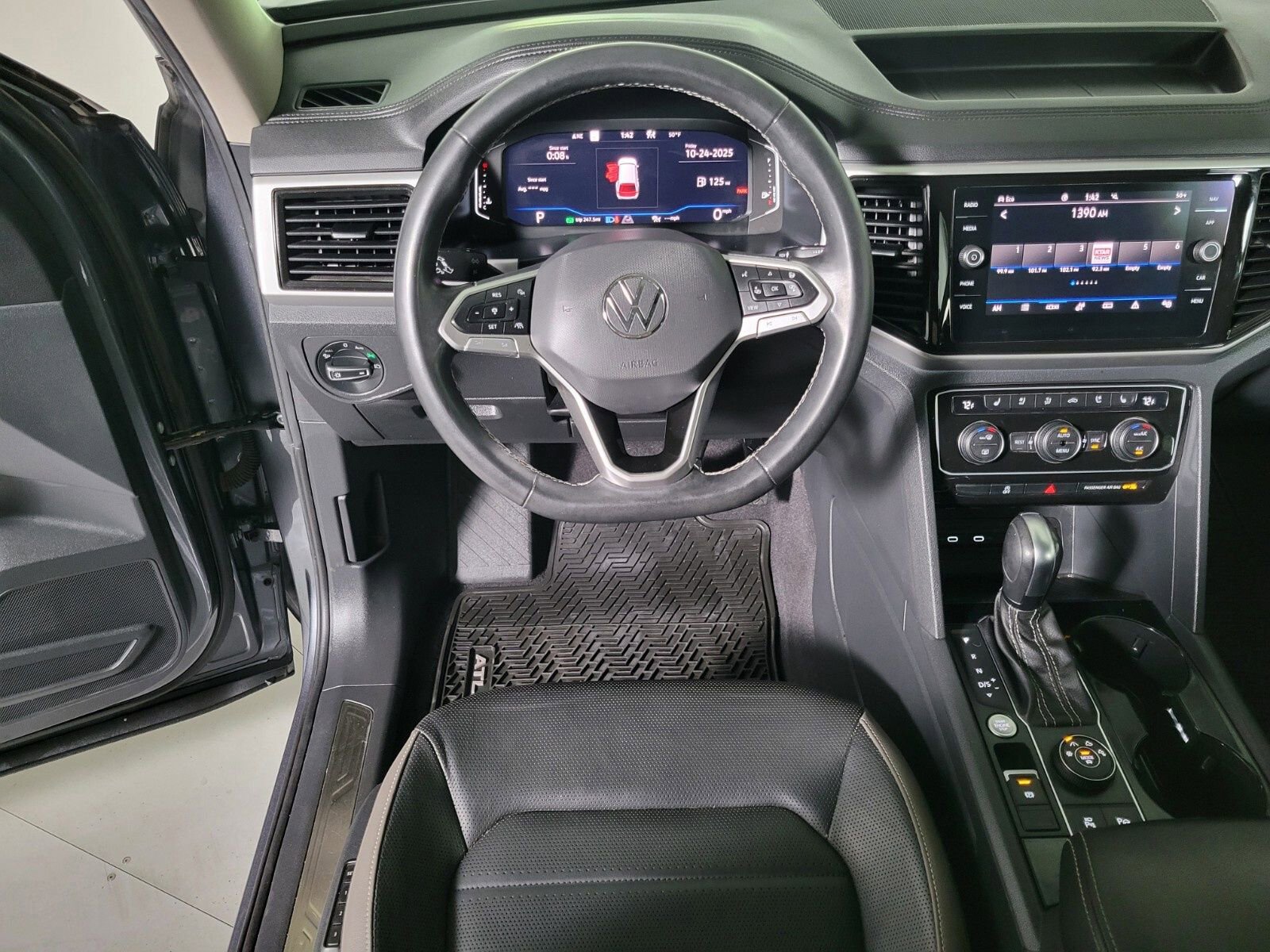 Used 2021 Volkswagen Atlas SEL Premium image 30