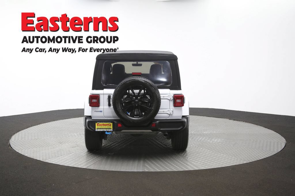Used 2022 Jeep Wrangler Unlimited Sahara w/ Cold Weather Group AWD/4WD image 38