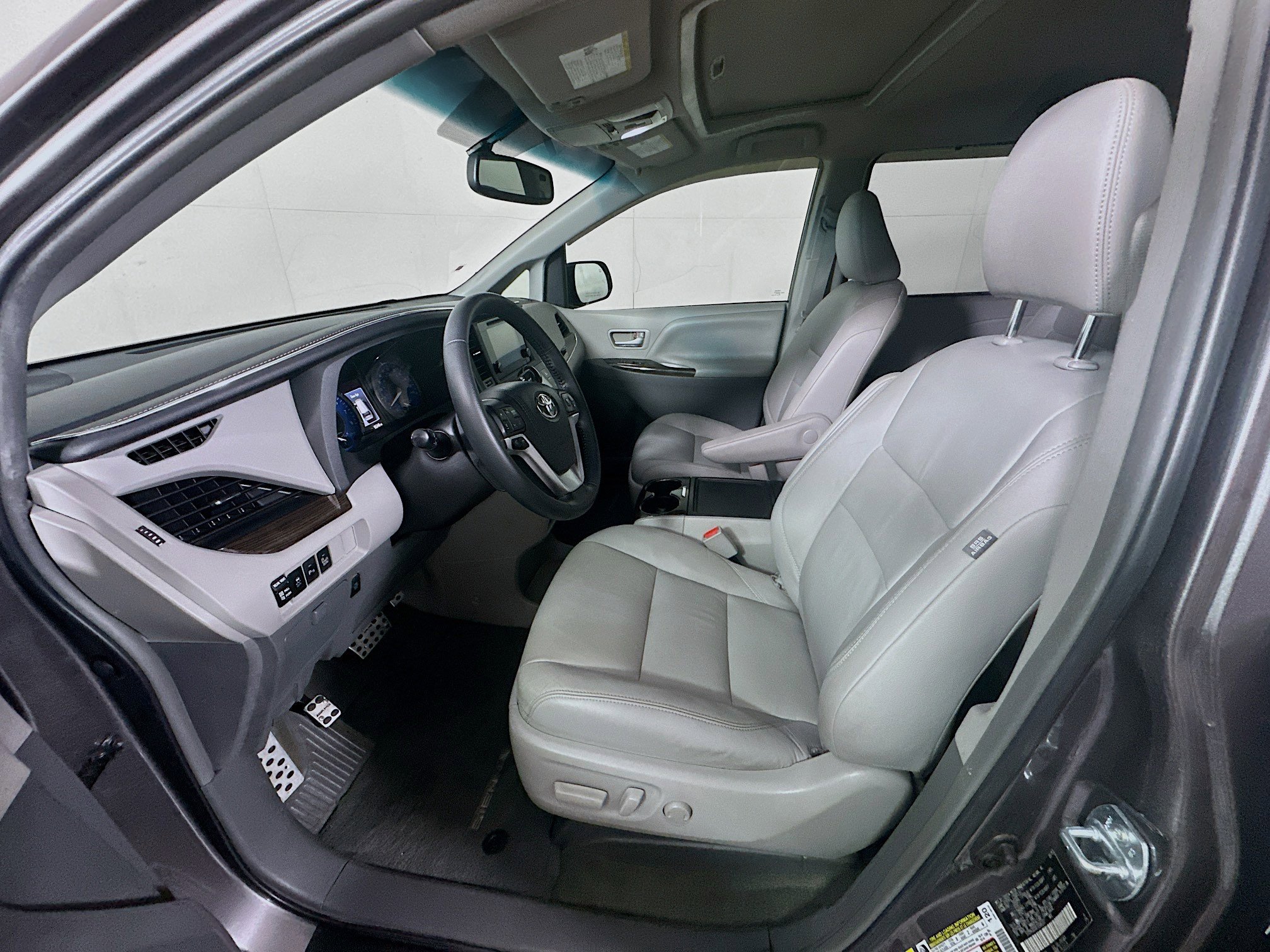 Used 2015 Toyota Sienna XLE w/ XLE Navigation Package image 13