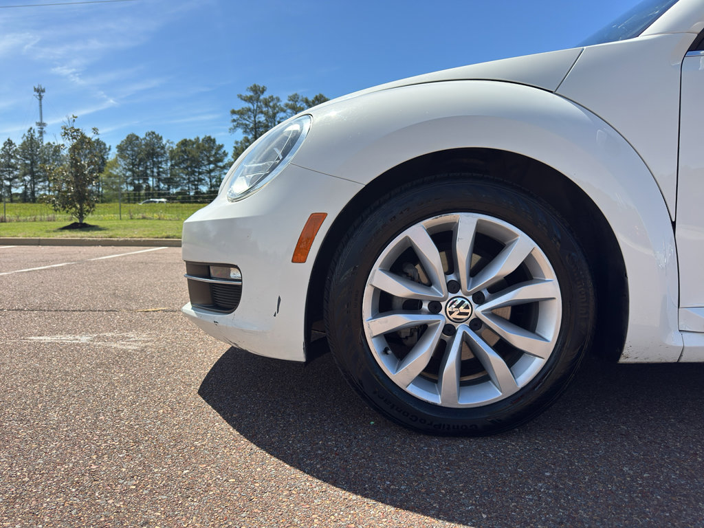 Used 2013 Volkswagen Beetle TDI image 10