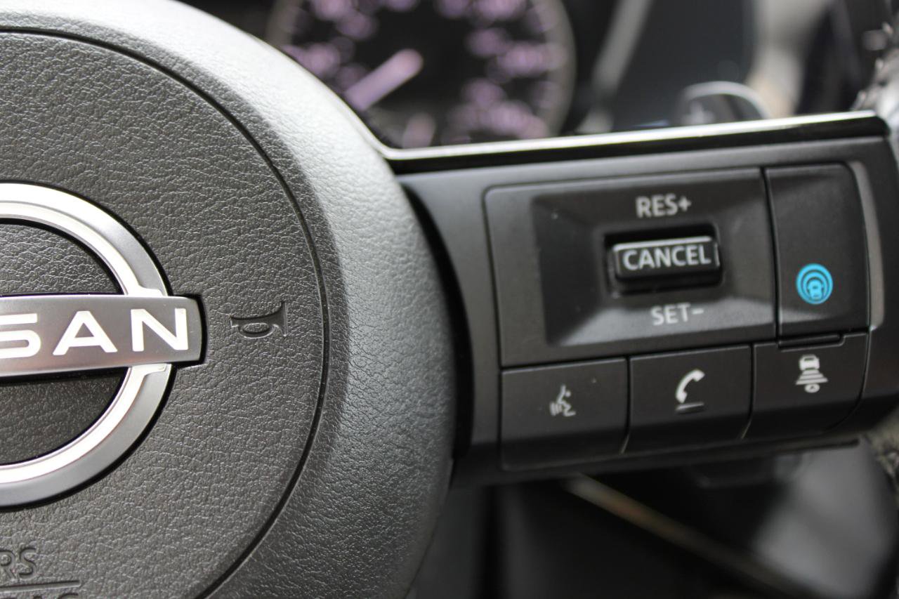 Used 2025 Nissan Pathfinder SL AWD/4WD image 21