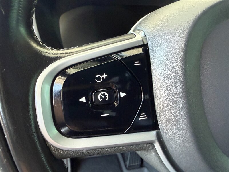 Used 2020 Volvo XC90 T5 Momentum w/ Protection Package AWD/4WD image 21