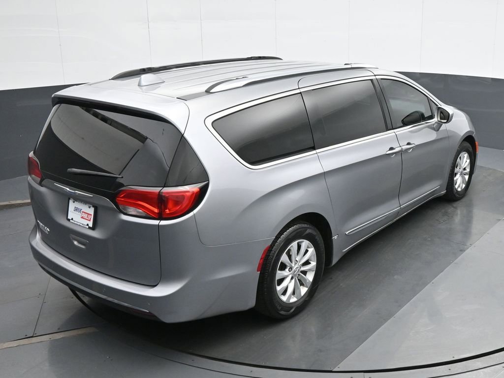 Used 2019 Chrysler Pacifica Touring-L image 22
