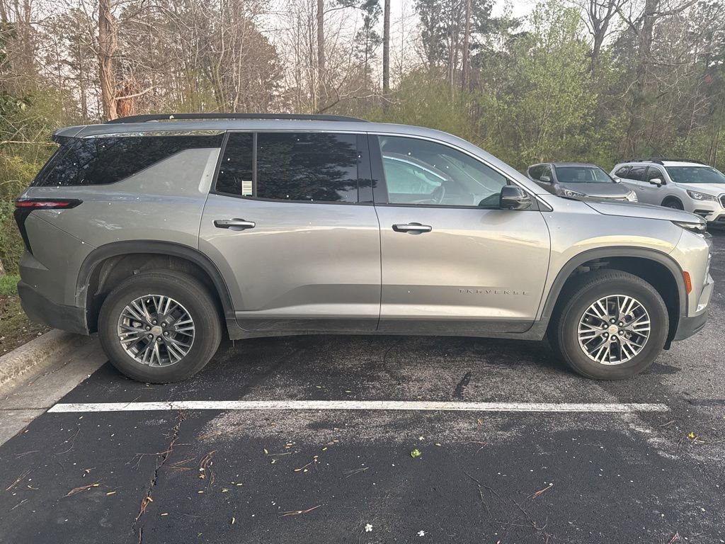 Used 2024 Chevrolet Traverse LT w/ Trailering Package image 5