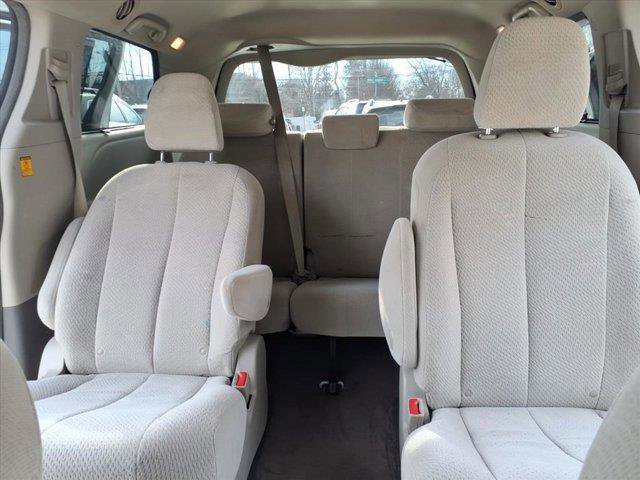 Used 2013 Toyota Sienna LE w/ Towing Pkg image 34
