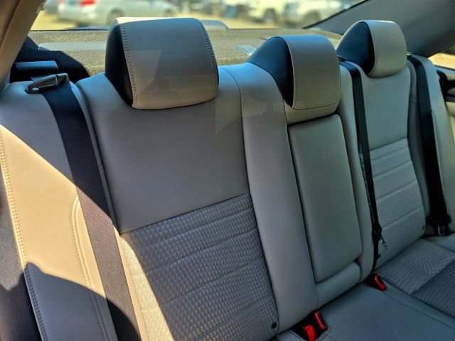 Used 2015 Toyota Camry SE FWD image 46