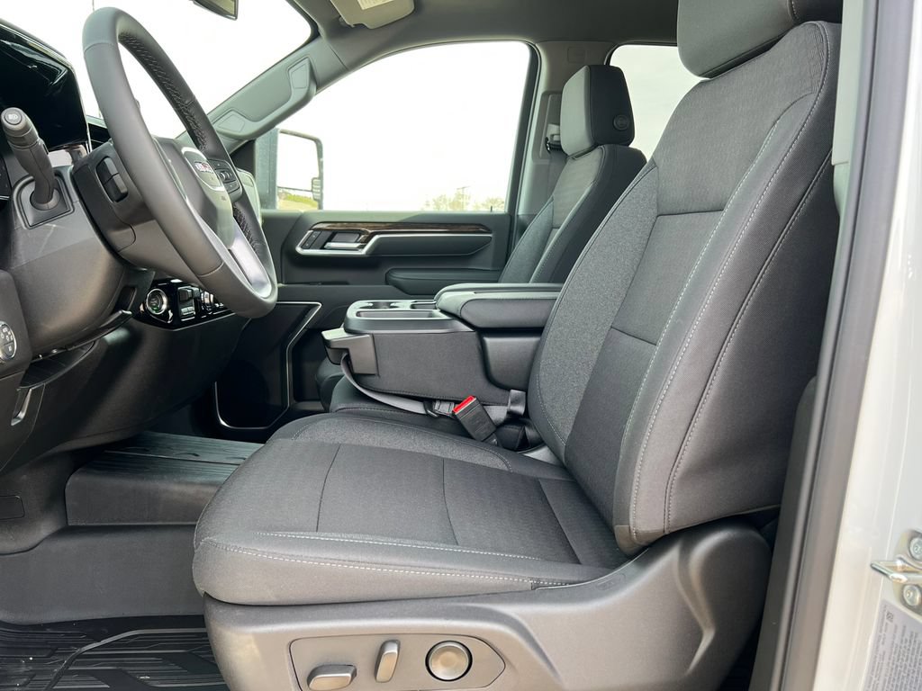 New 2026 GMC Sierra 2500 SLE w/ SLE Value Package; AWD/4WD image 4
