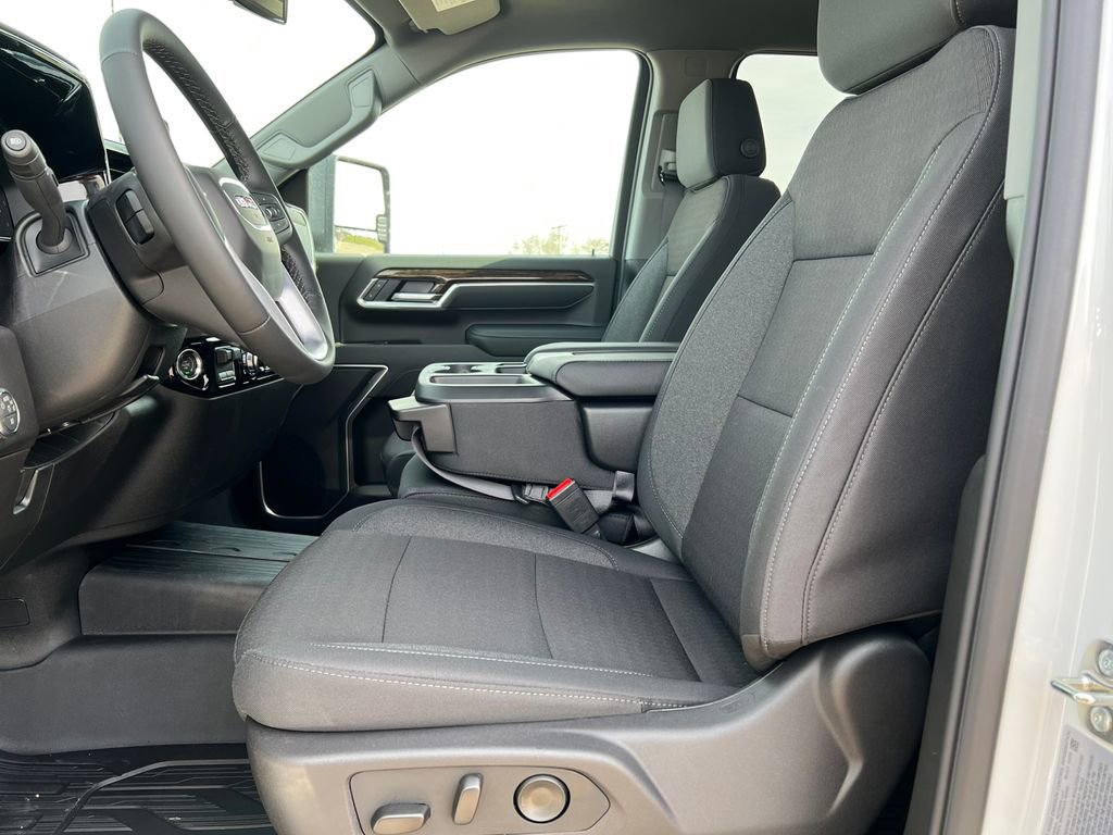 New 2026 GMC Sierra 2500 SLE w/ SLE Value Package; AWD/4WD image 4