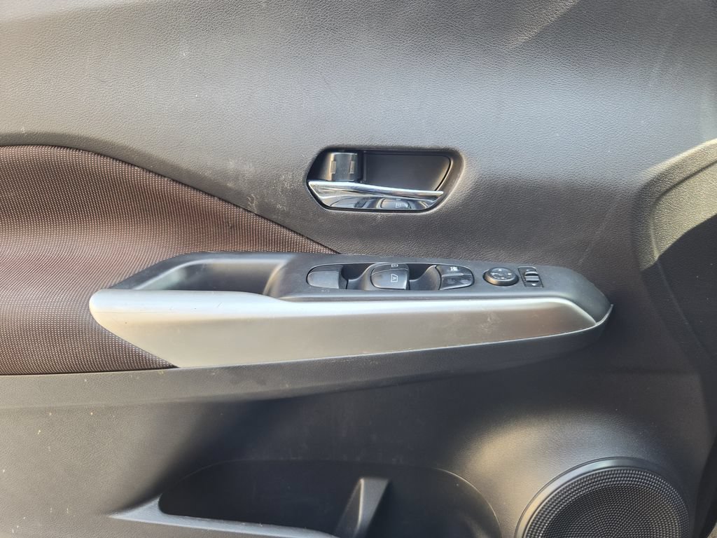 Used 2019 Nissan Kicks SR w/ Exterior Electronics Package FWD image 19