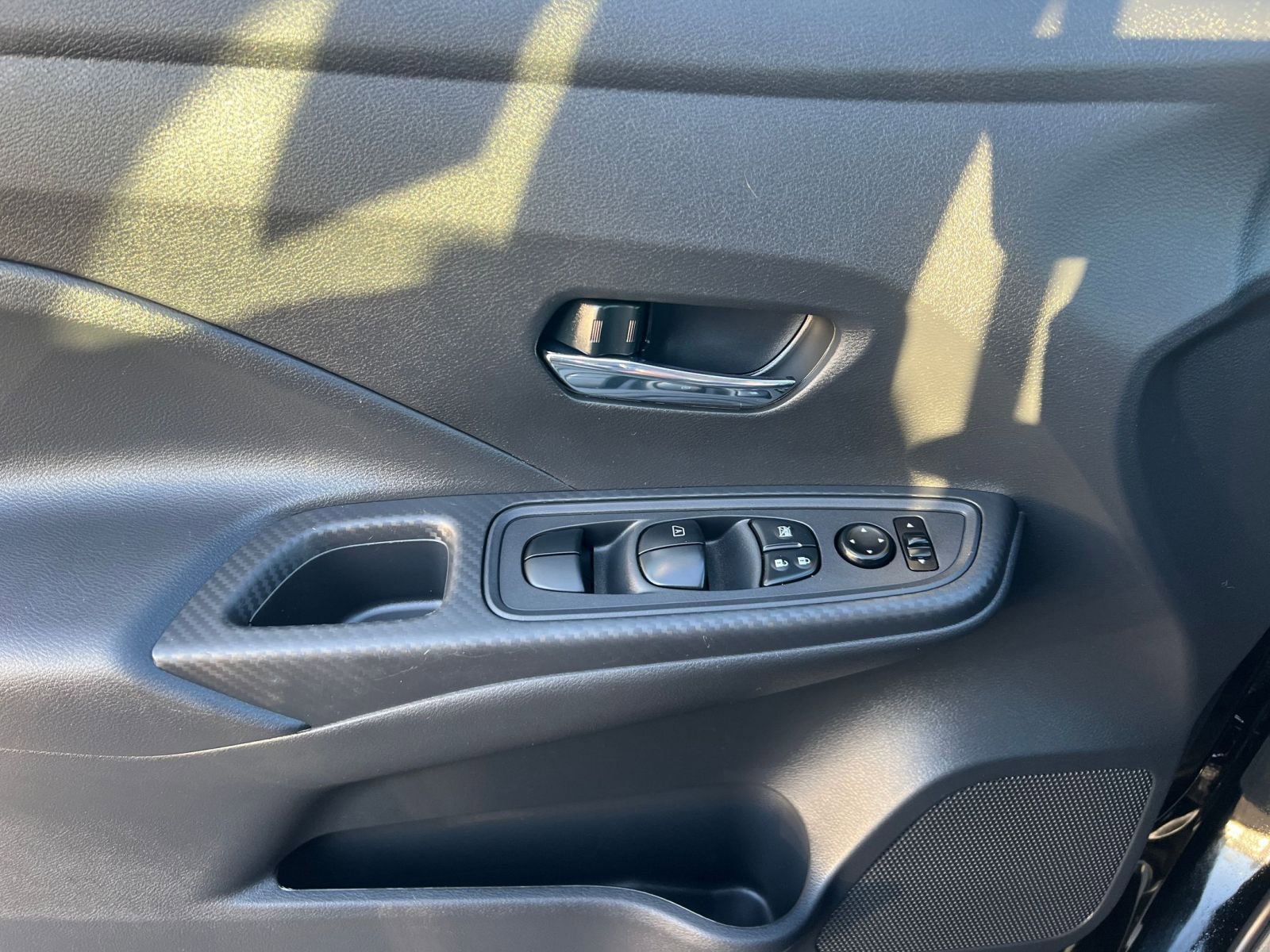 Used 2025 Nissan Versa SV image 18