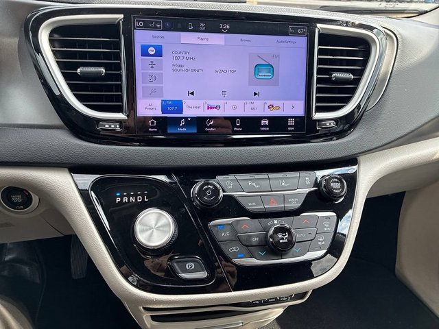 Used 2024 Chrysler Pacifica Touring-L FWD image 27