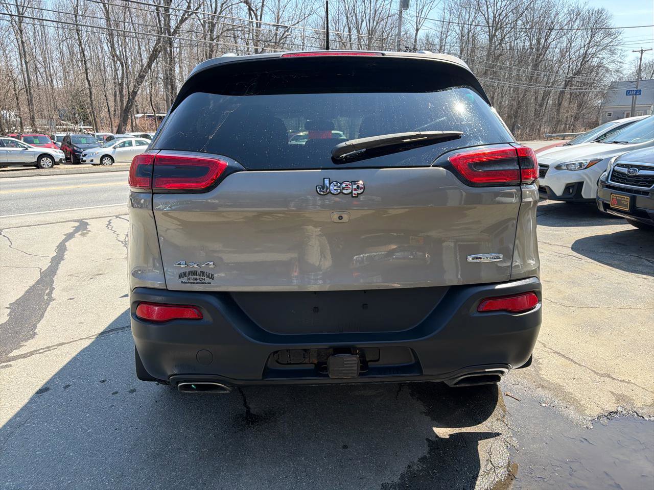 Used 2017 Jeep Cherokee Latitude w/ Cold Weather Group AWD/4WD image 4