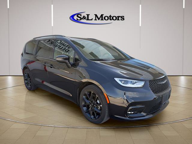 Used 2023 Chrysler Pacifica Touring-L w/ S Appearance Package FWD image 1