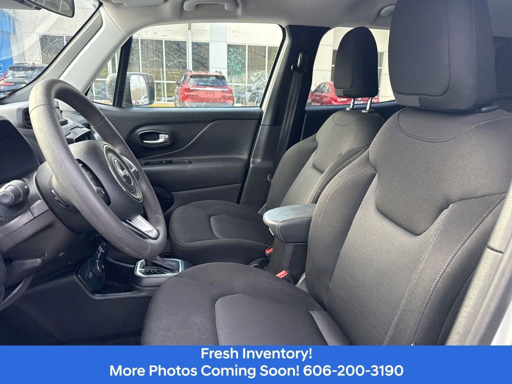 Used 2023 Jeep Renegade Latitude image 10