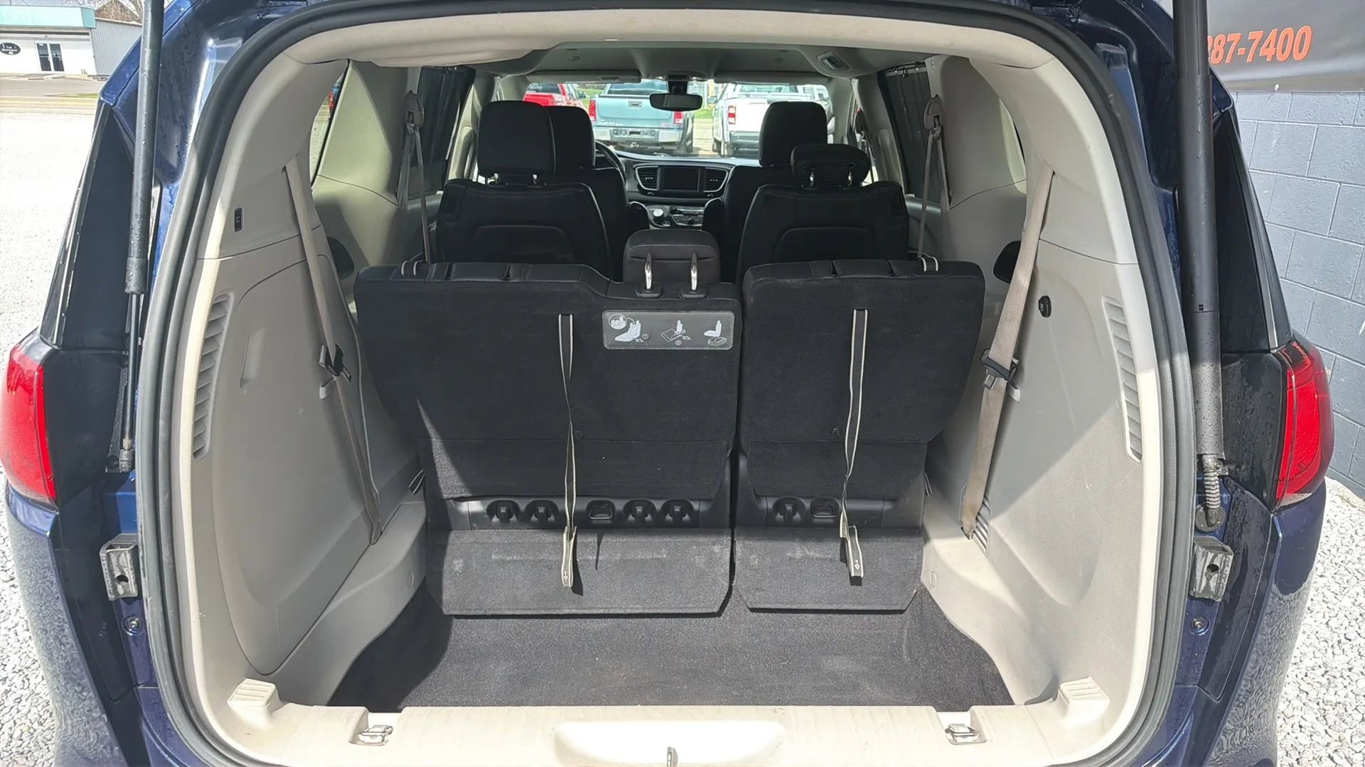 Used 2020 Chrysler Pacifica Touring-L FWD image 14