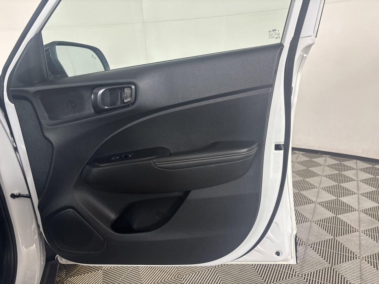 Used 2025 Hyundai Venue Limited image 26