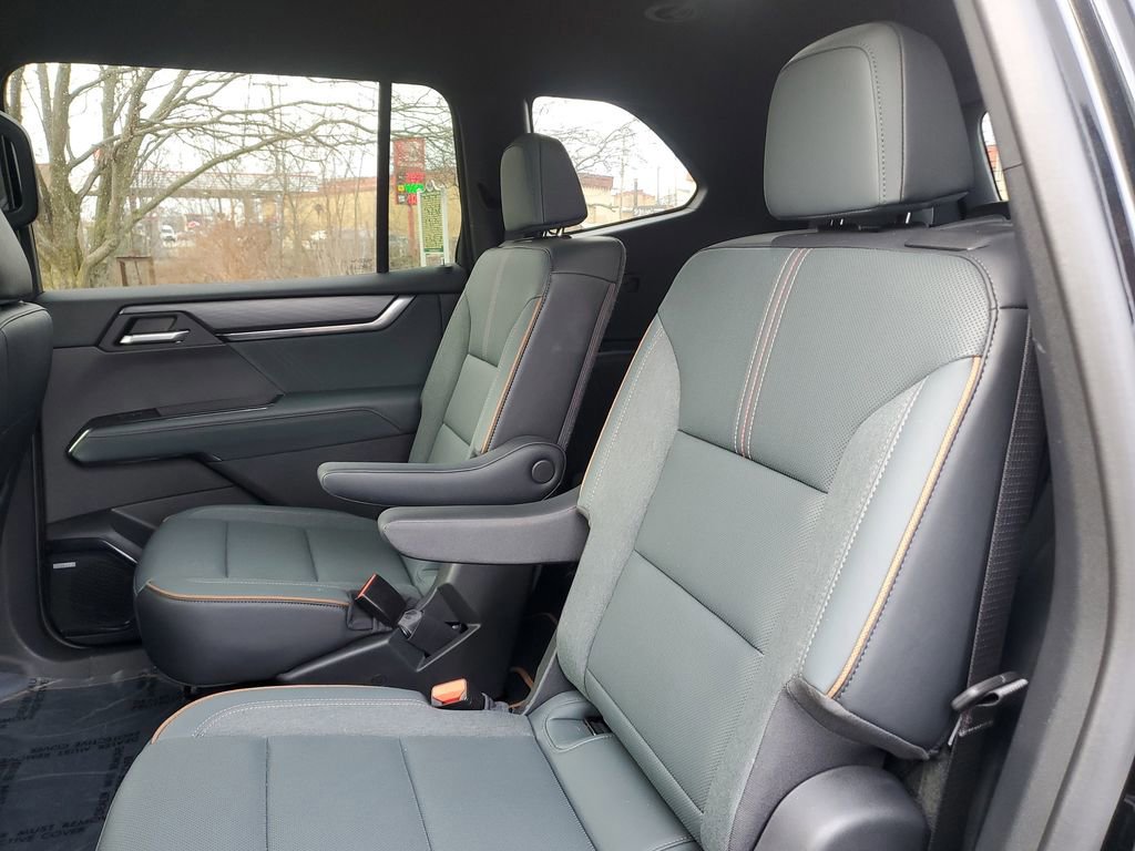 Used 2024 GMC Acadia AT4 image 10